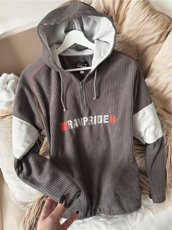 • Sweat à capuche Ramprider - Taille 12 Ans TBE •