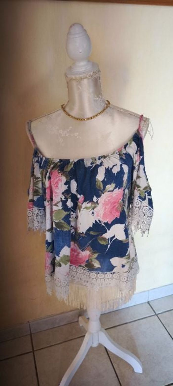 Top fleur épaules dénudées