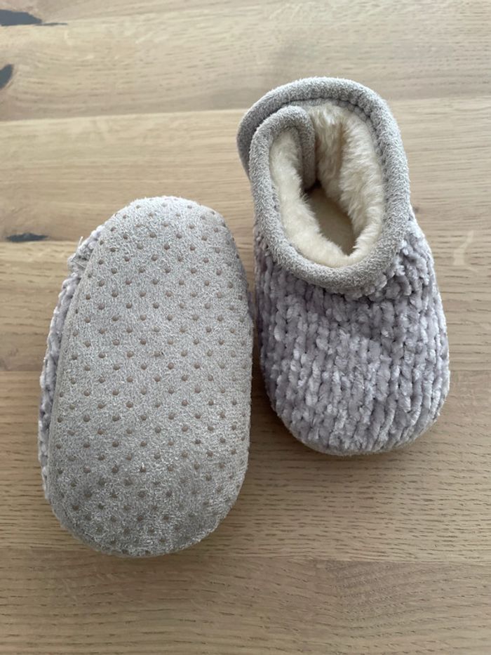 Chaussons bébé beige avec semelles - photo numéro 2