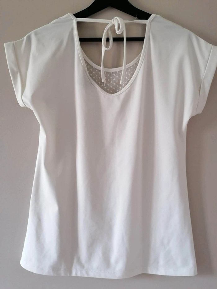 T Shirt avec lien dans le haut du dos Kiabi T. M - photo numéro 3