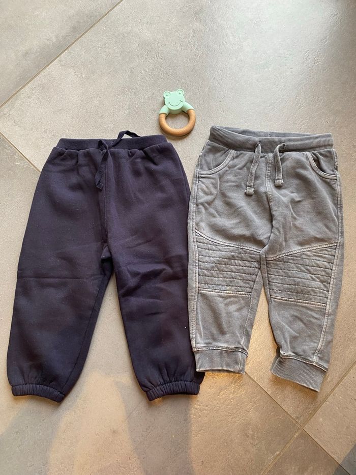 Lot 2 jogging 18 et 23 mois