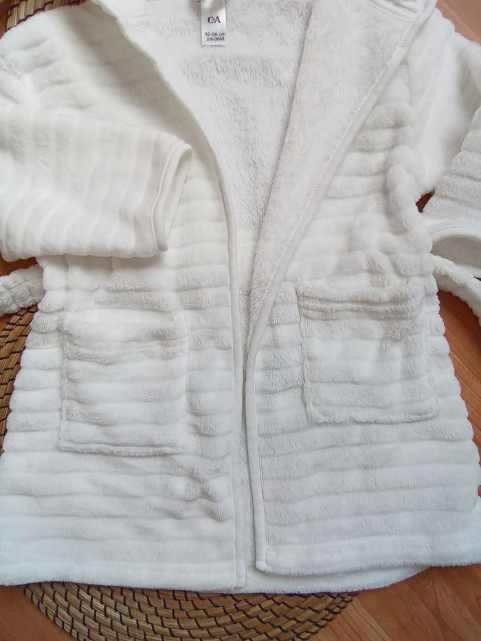 Peignoir blanc à capuche C&A taille 24/36 mois - photo numéro 4