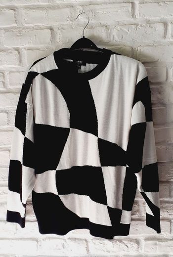 Pull graphique noir et blanc 