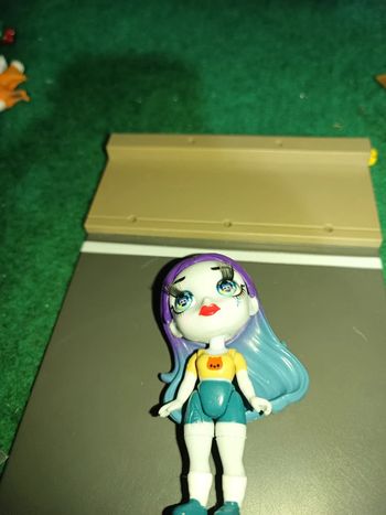 Poupée figurine  zombae