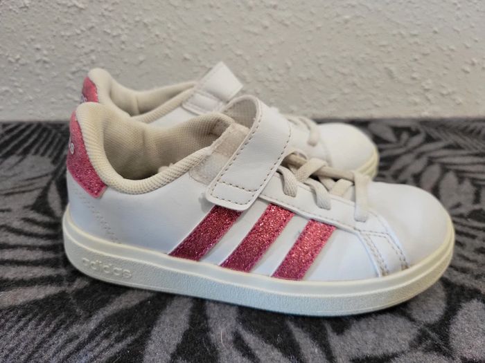Basket Adidas fille pointure 29 - photo numéro 5