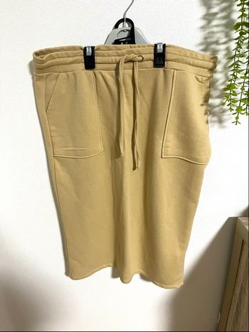 Très jolie jupe épaisse mi longue pour femme