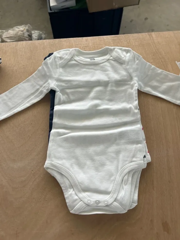 Lot de bodies enfant - photo numéro 4
