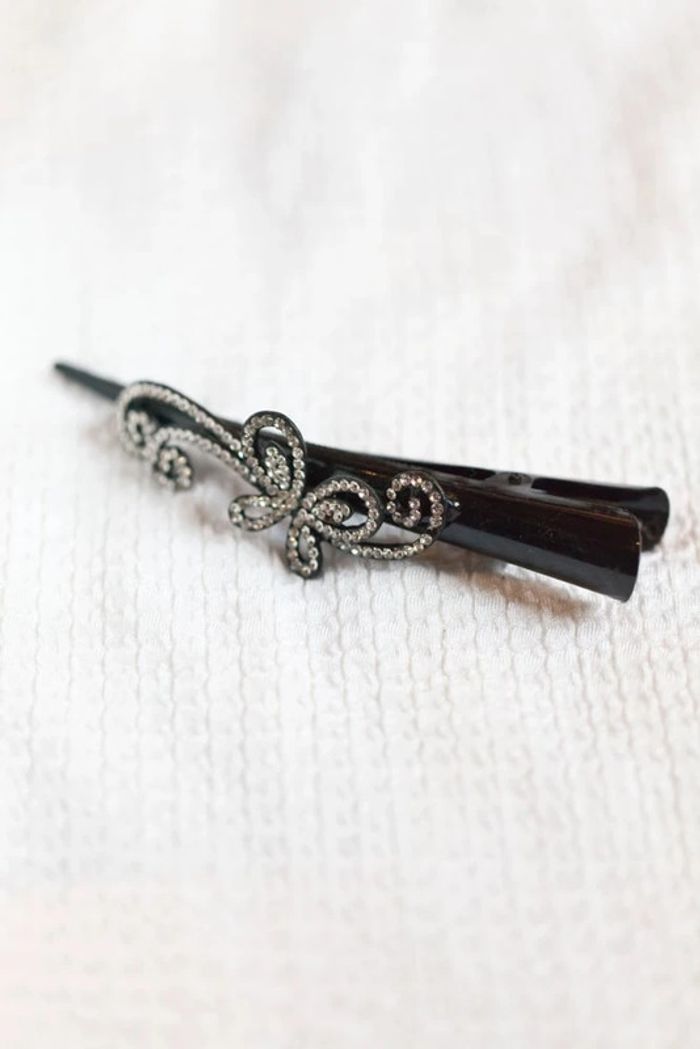 Pince bec avec un papillon à strass - photo numéro 2