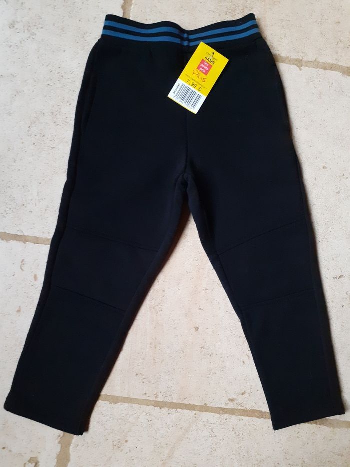 Pantalon noir à élastique