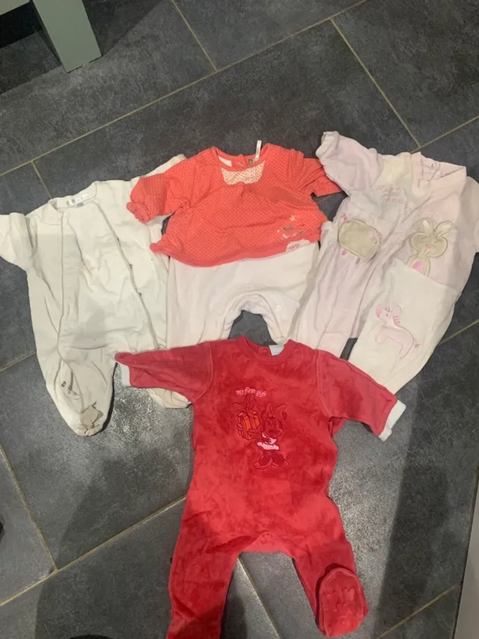 Lot de 33 vêtements 1 mois - photo numéro 6