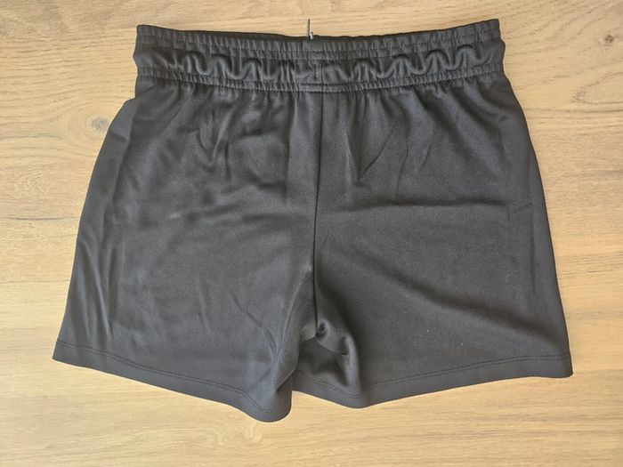 Short noir taille s =8 ans nike enfant foot sport - photo numéro 7