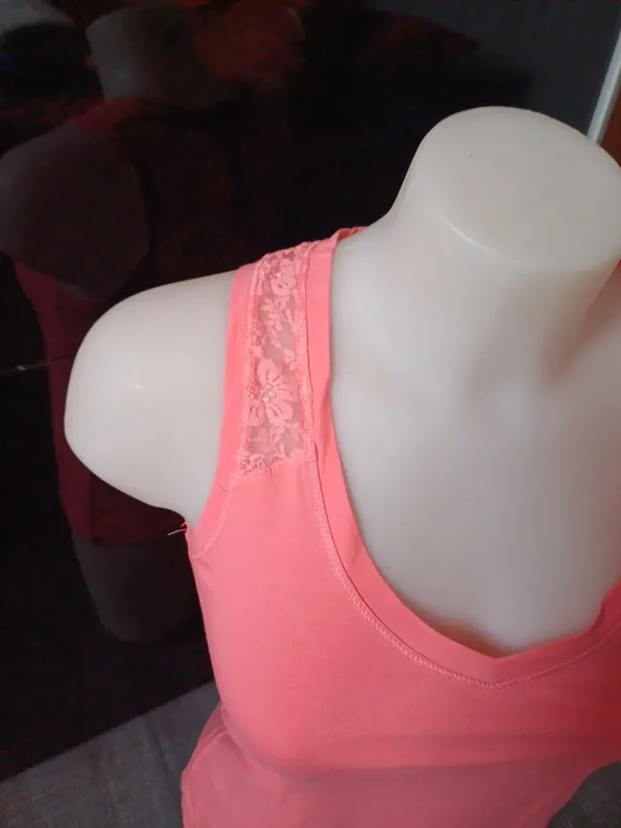 Top dentelle corail - photo numéro 2