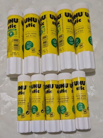 Lot de 10 Bâtonnets de colle UHU .