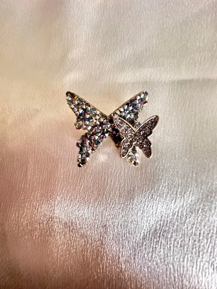 Broche double papillon scintillante – Éclat féerique