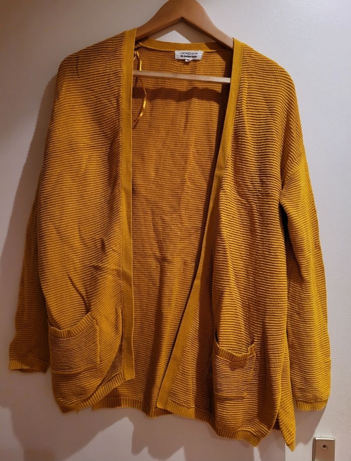 Gilet moutarde cache cache