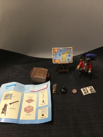 Playmobil figurine capitaine pirate 4293 avec plumier et accessoires