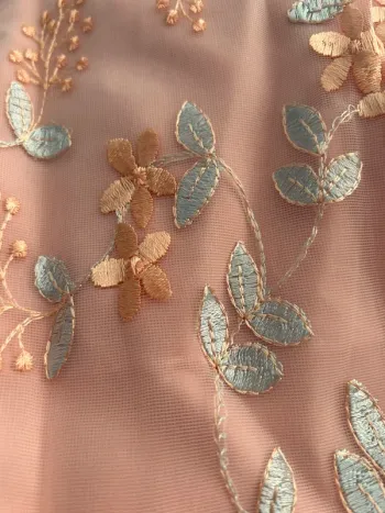 Magnifique robe brodée