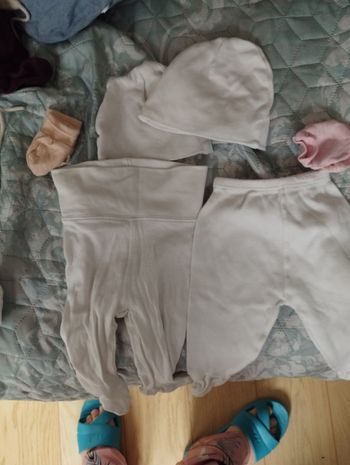 Bonnets/moufles et pantalons avec pieds naissance