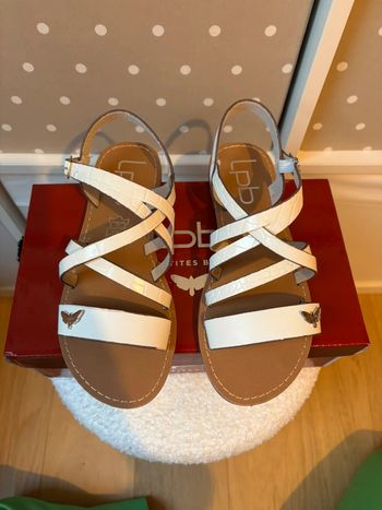 Neuves - Sandales en cuir Les Petites Bombes 33