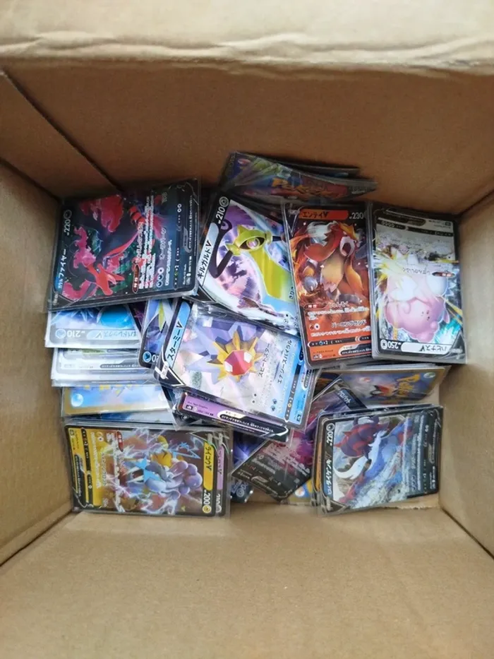 Lot de 100 cartes pokemon V neuves japonaises avec sleeve - photo numéro 2