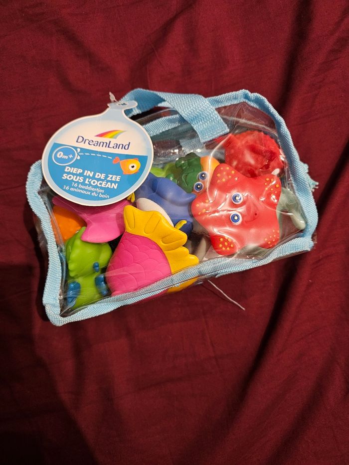 Jouets pour le bain neuf