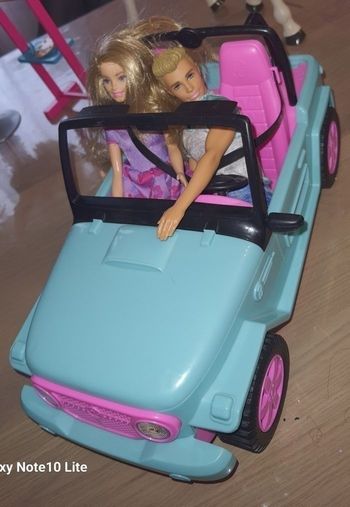 Jeep barbie + ken