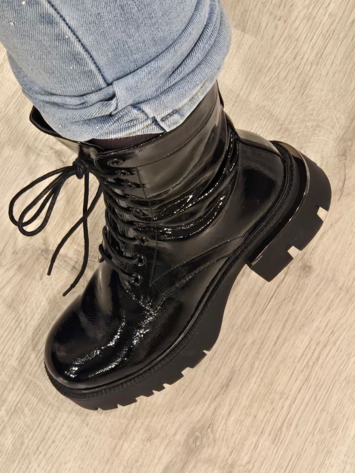 Bottines mi-hautes noires à lacets vernies P39 Ideal Shoes neuves - photo numéro 10