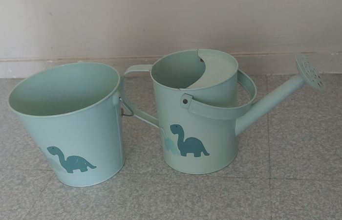 🏡 pot + arrosoir motifs dinosaures