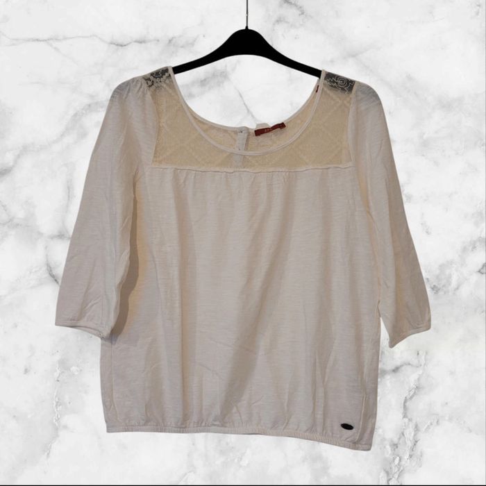 Blouse avec dentelle