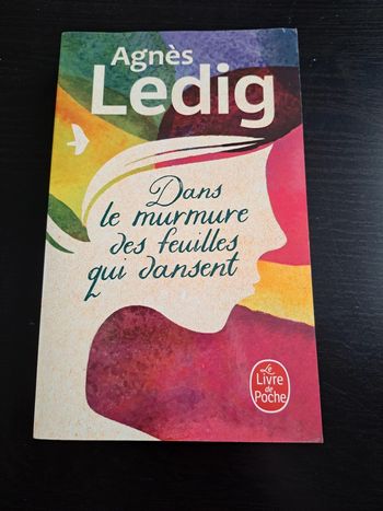 Dans le murmure des feuilles qui danse