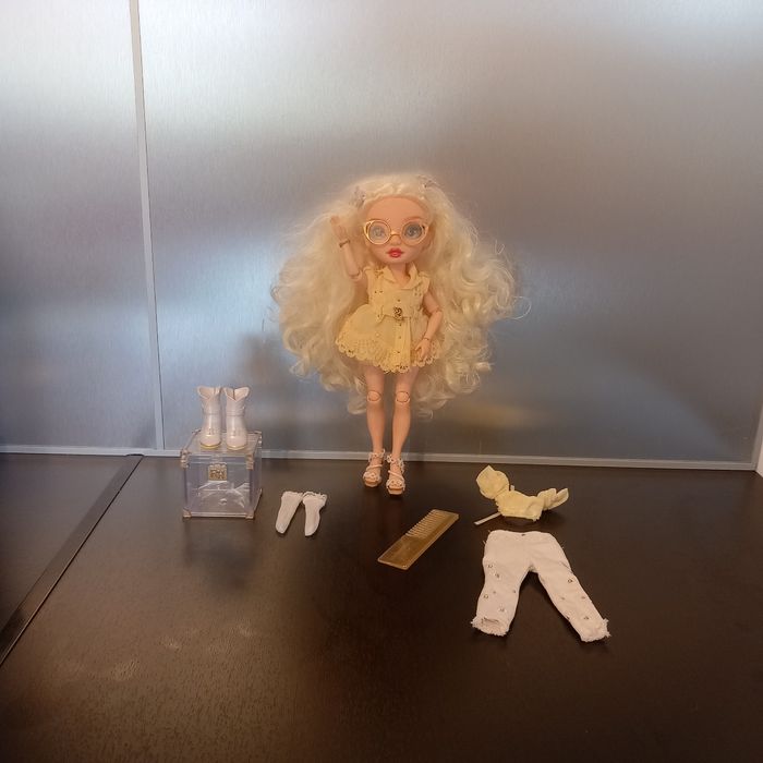 Poupée Rainbow High S4 Deliah Fields - photo numéro 2