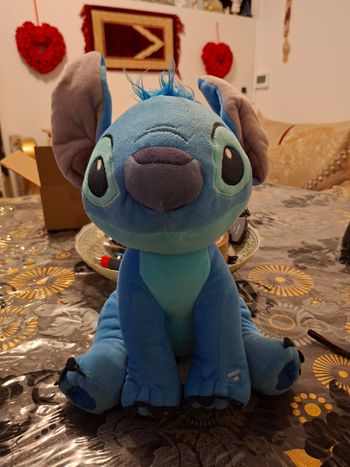 Peluche stitck parle hauteur 30 cm prix 8 euro