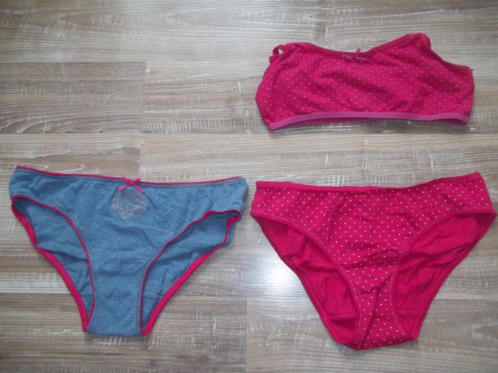 2 culottes + brassière Tex 10/12 ans