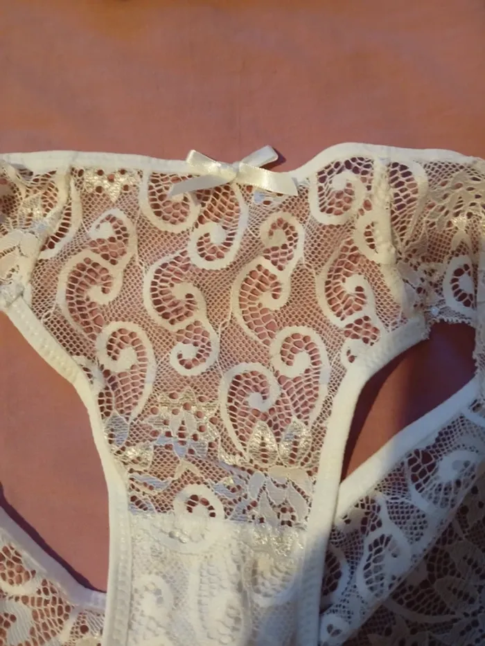 Culottes dentelle fine, sous marque sous les vêtements. Neuves - photo numéro 2