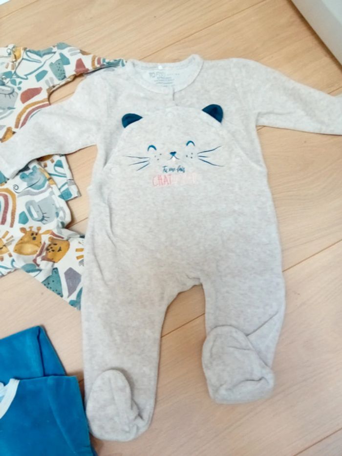 Lot de pyjamas - photo numéro 2