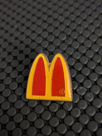 Pin's ancien logo McDonald's macdo
