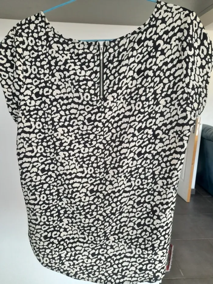 Top only taille 38 - photo numéro 4
