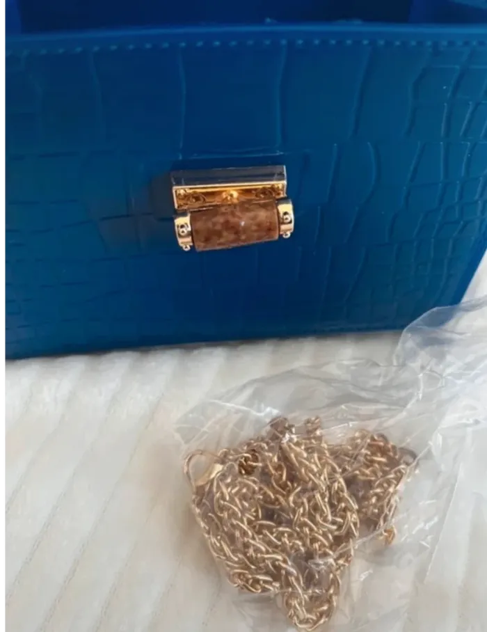 Sac à main bleu effet croco avec poignée en bambou - photo numéro 6