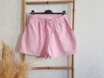 Short rayé taille M 