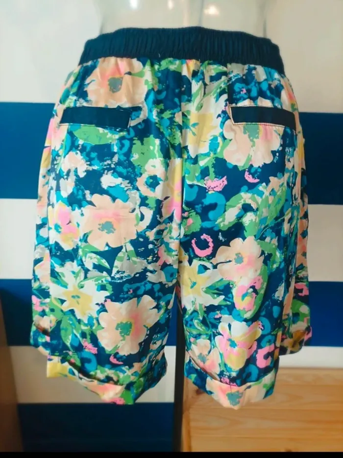 Jolie short fleurie Daphnea femme taille M (38 au 42) - photo numéro 3
