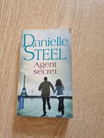 Livre Danielle Steel  "Agent secret"