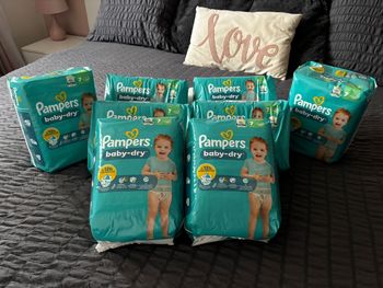 Lot de 160 couches Pampers Baby-Dry taille 7 (15+kg)