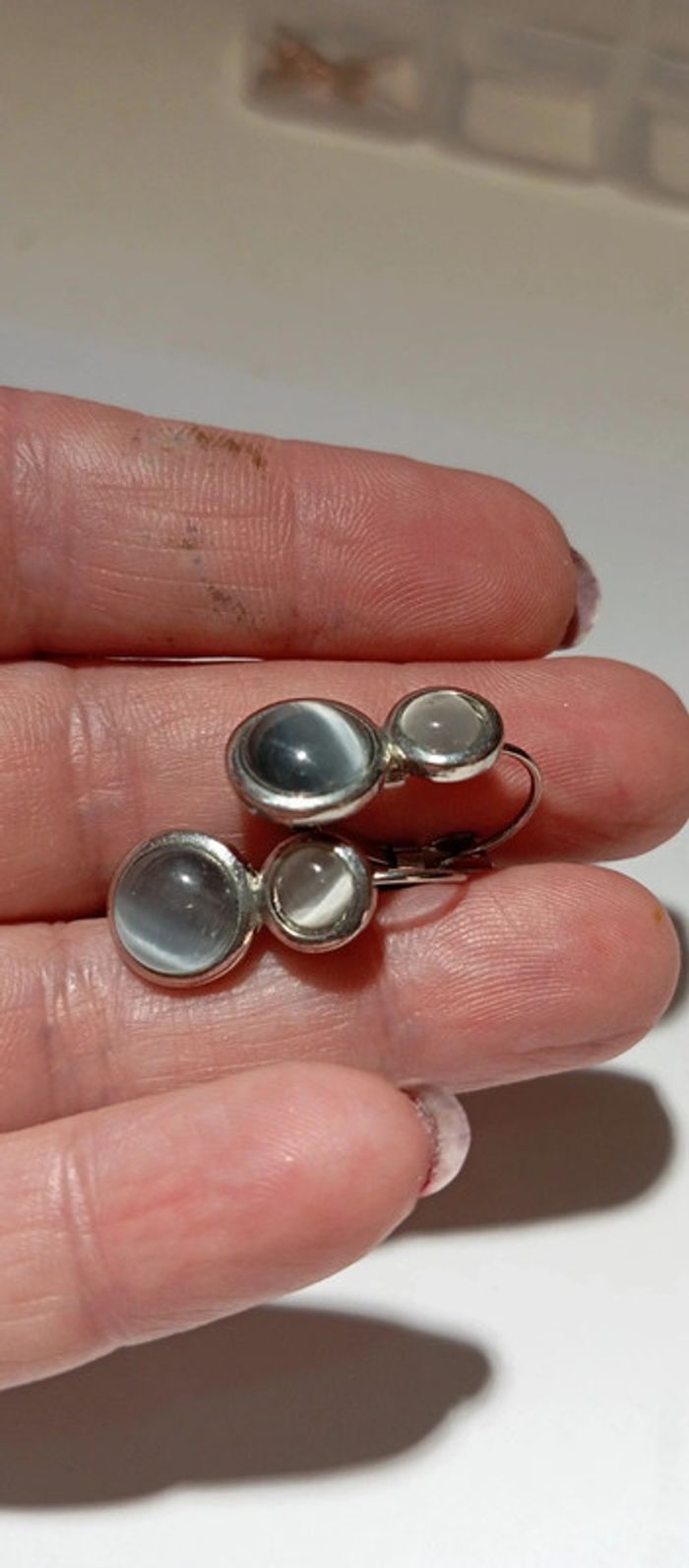 Boucles d'oreilles grises - photo numéro 5