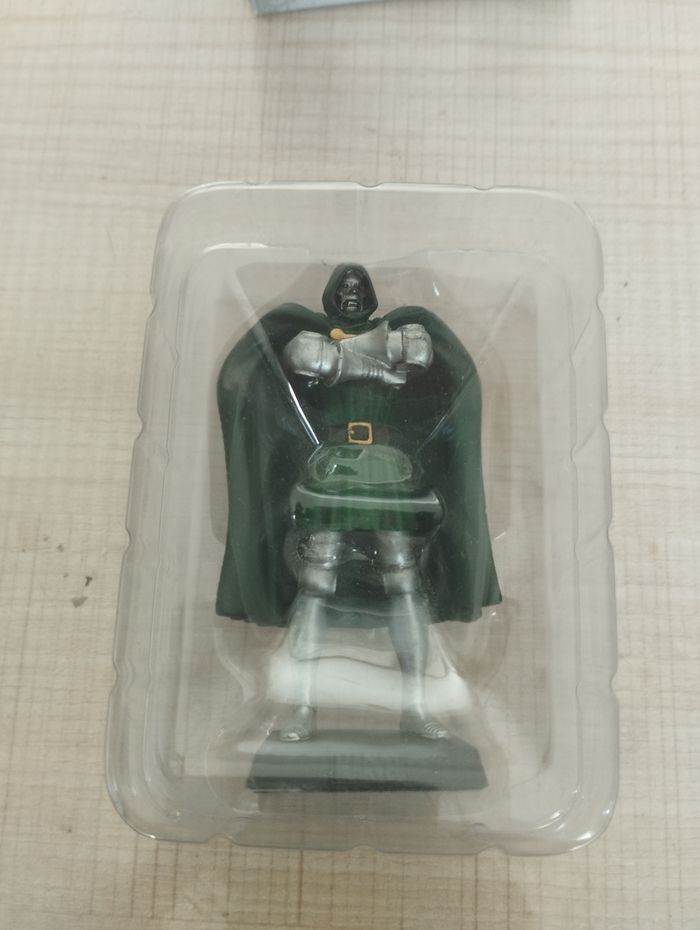Figurine Marvel docteur fatalis en plomb - photo numéro 2