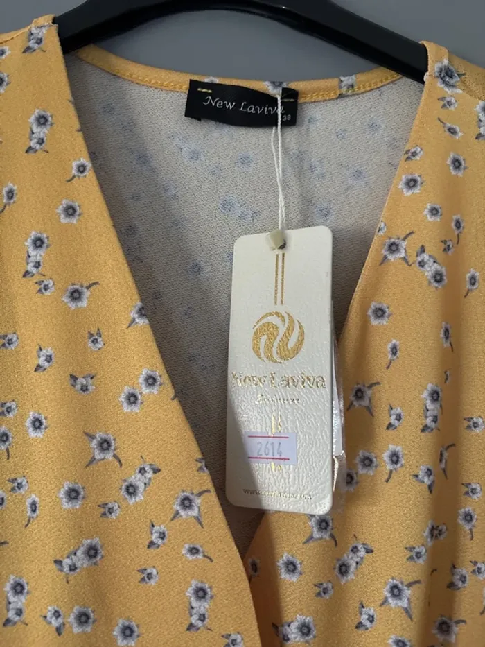 Robe jaune à fleur - photo numéro 2