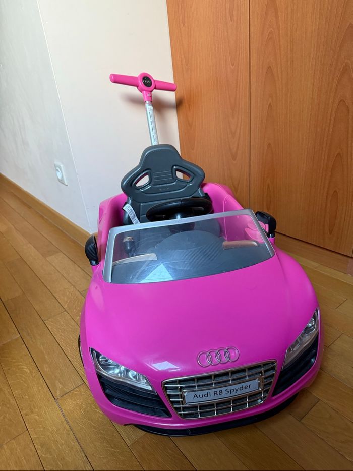 Voiture Audi rose - photo numéro 2