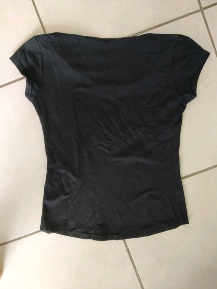 Tee shirt noir . Col en V. taille 6 - photo numéro 4