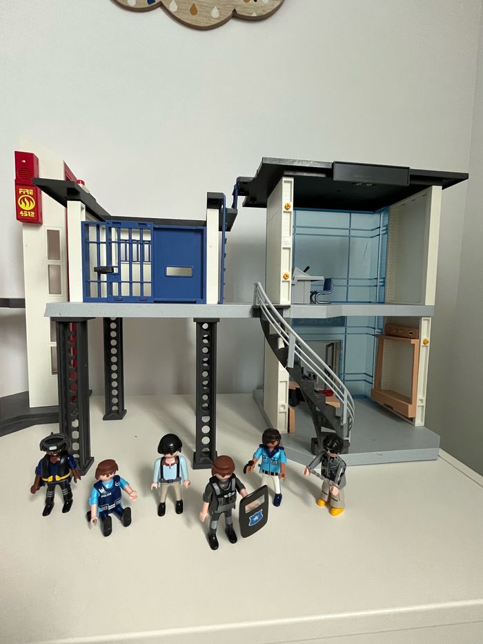 Caserne police Playmobil