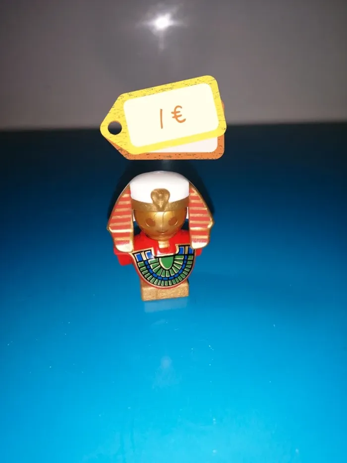 Thème* accrssoire / momie - urne - buste - drapeau - photo numéro 5