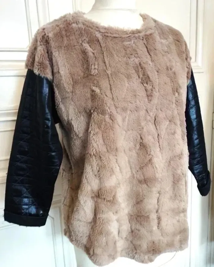 AccueilFemmesVêtementsSweats et sweats à capucheSweatsPulls col VMon dressing Pulls col V Dressing d